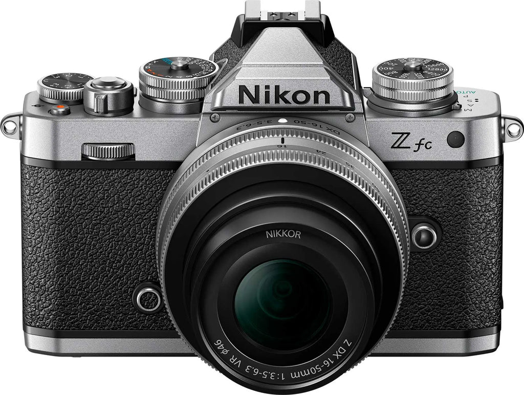Nikon Z fc + NIKKOR Z DX 16-50 mm f/3.5-6.3 VR Zilver