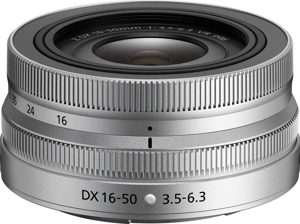Nikon Z fc + NIKKOR Z DX 16-50 mm f/3.5-6.3 VR Zilver