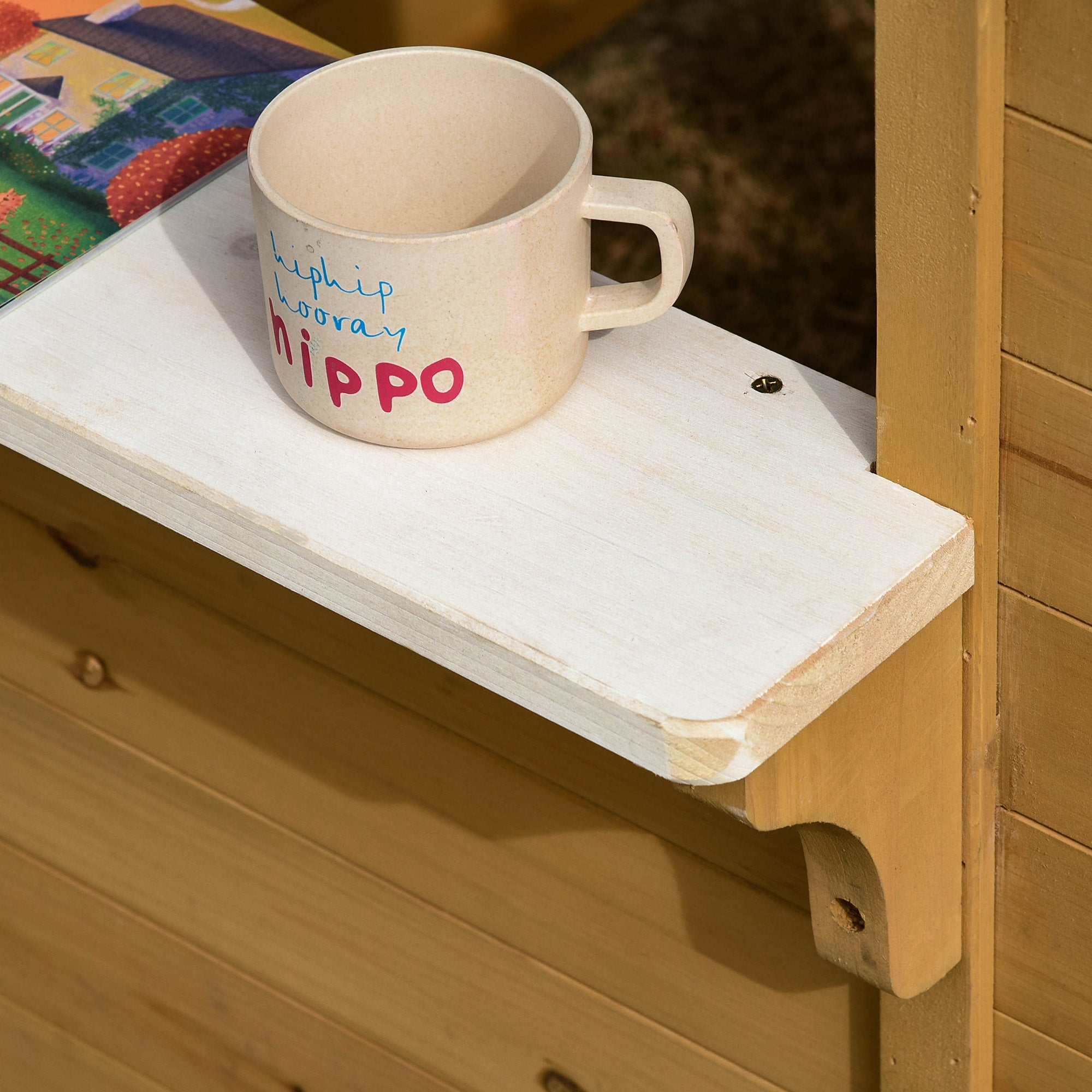Outsunny Houten kinderspeelhuis Tuinspeelhuis met deur, ramen, plantenbak en bankje voor kinderen 3-6 jaar