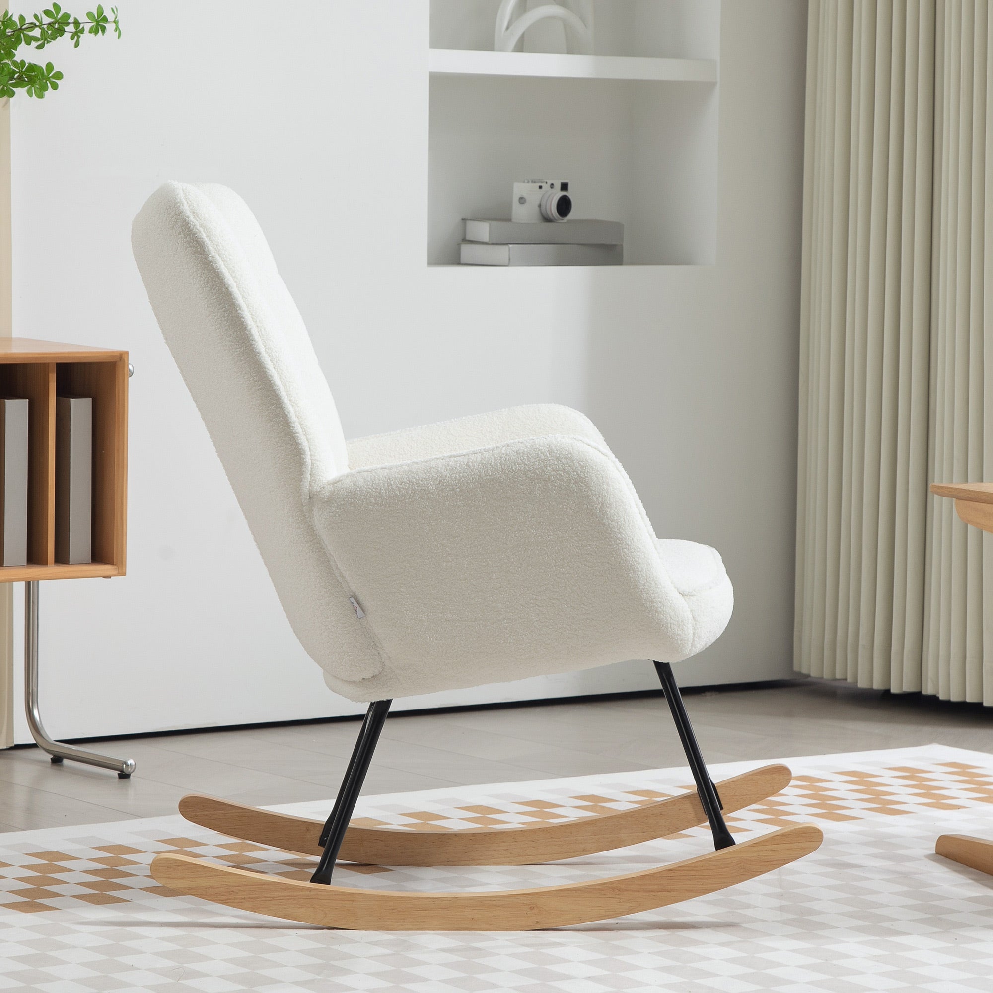 HOMCOM Schommelstoel in Berbervlies Look met Armleuningen, Ergonomische Stoel met Houten Glijders, voor Woonkamer, Slaapkamer, Wit